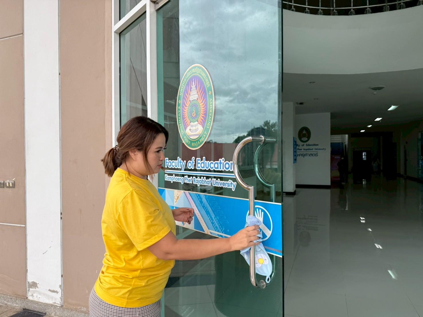 9. กิจกรรมจิตอาสาบำเพ็ญสาธารณะประโยชน์ Big Cleaning Day